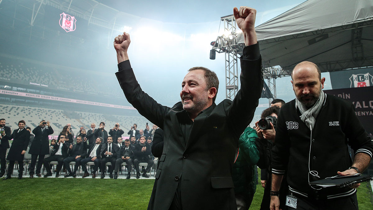 Beşiktaş'tan Sergen Yalçın'a muhteşem imza töreni