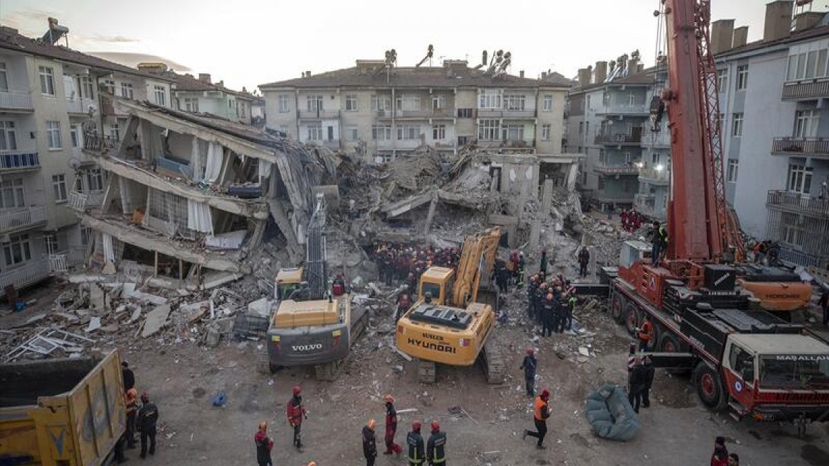 AFAD, Elazığ depreminde ağır hasar alan bina sayısını açıkladı