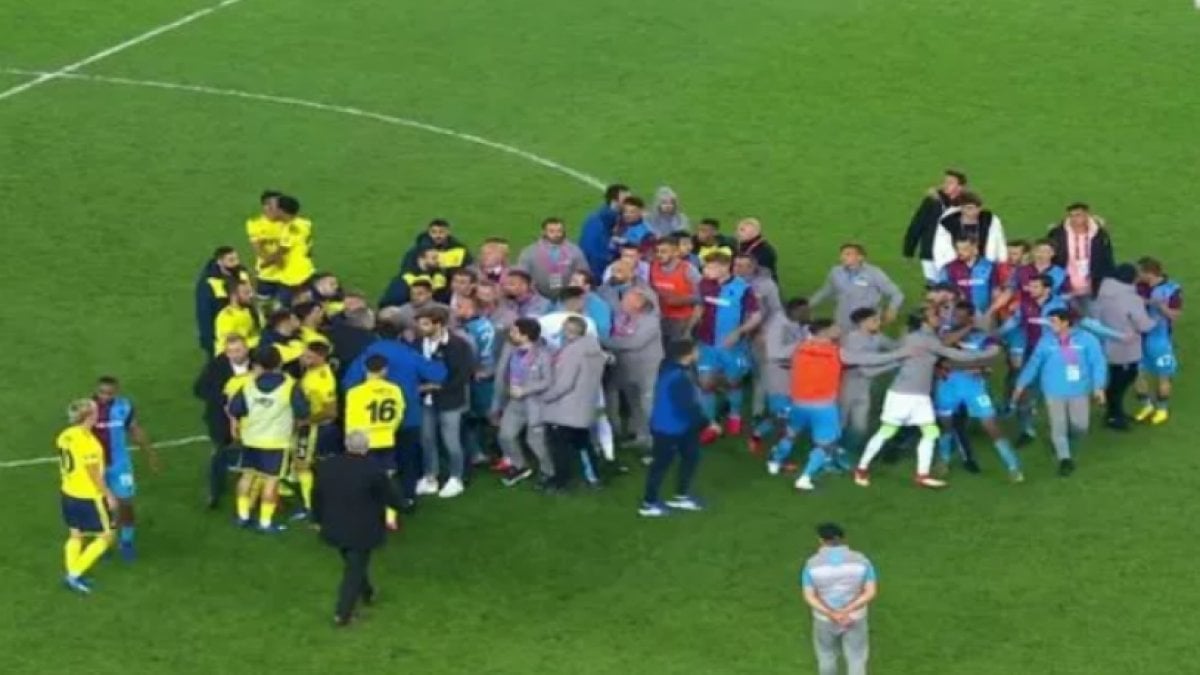 Fenerbahçe - Trabzonspor maçının ardından futbolcular kavga etti