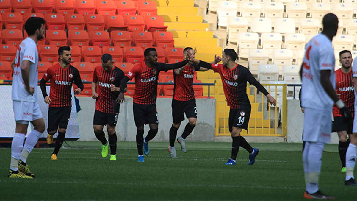Lider Sivasspor, Gaziantep FK karşısında hezimete uğradı: 5-1