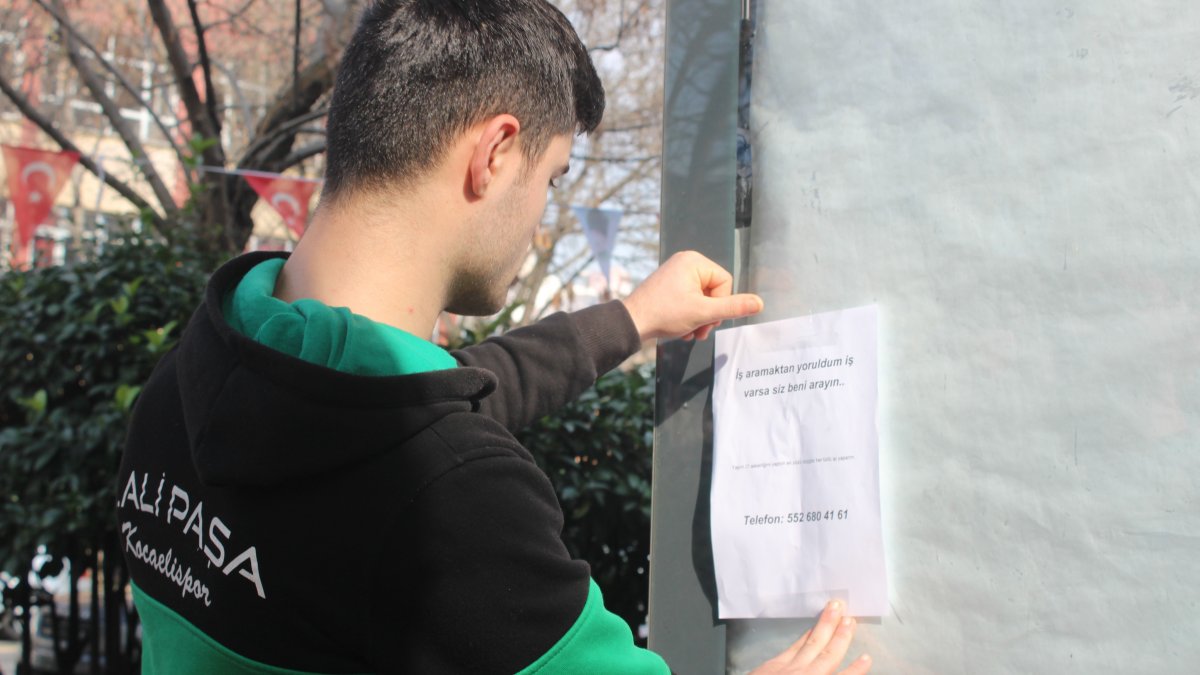 İş arayan gençten ilginç afiş: İş varsa arayın