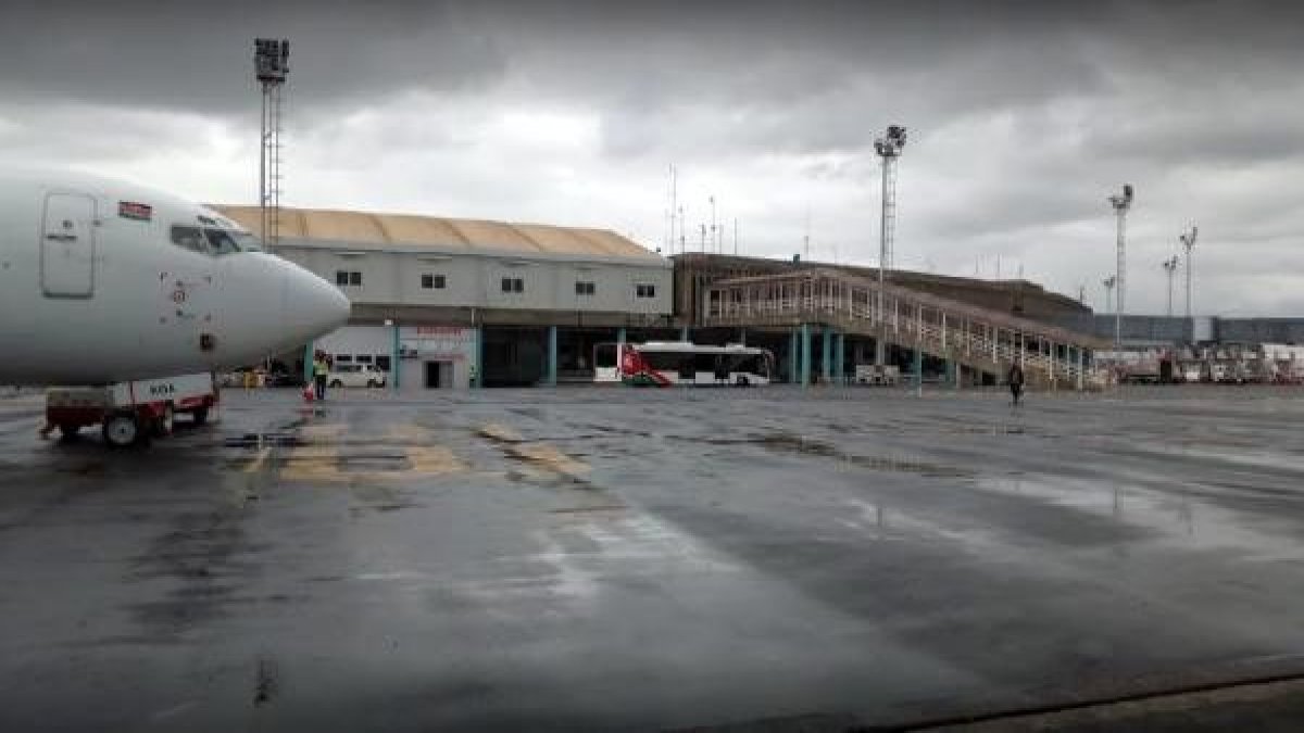 Kenya’da yolcu uçağı coronavirüs şüphesiyle karantinaya alındı