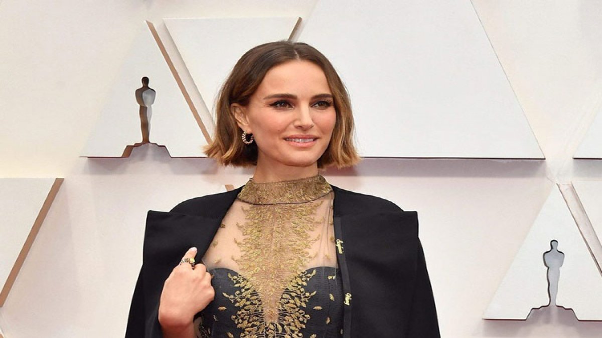 Natalie Portman ceketi ile Oscar'a damga vurdu