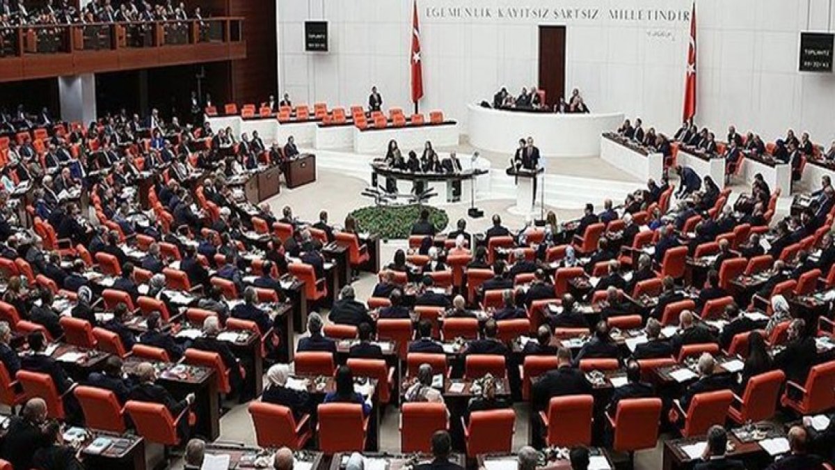 Meclis'te büyük kavga: HDP ve AKP'li vekiller birbirine girdi