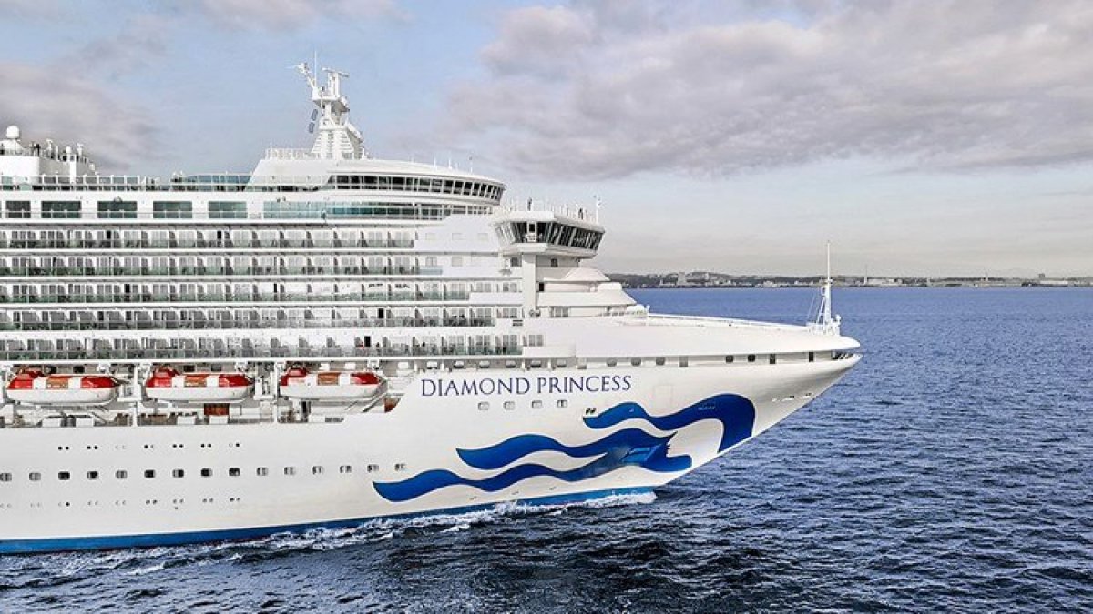 Karantina altındaki Diamond Princess gemisinde 2 yolcu hayatını kaybetti