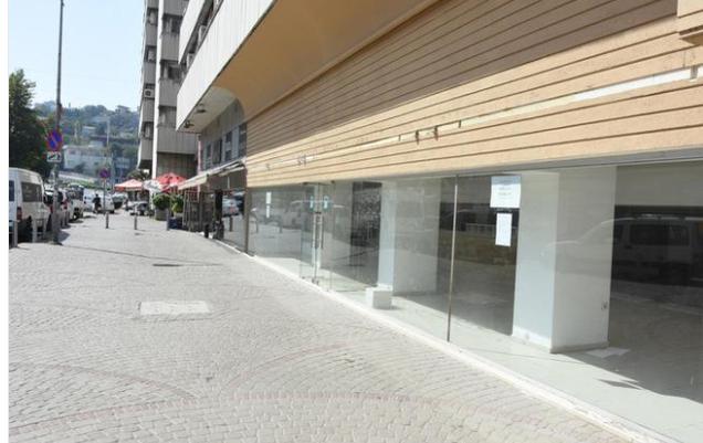 İzmir'de korkutan görüntü: Dükkanlar kepenk indirdi