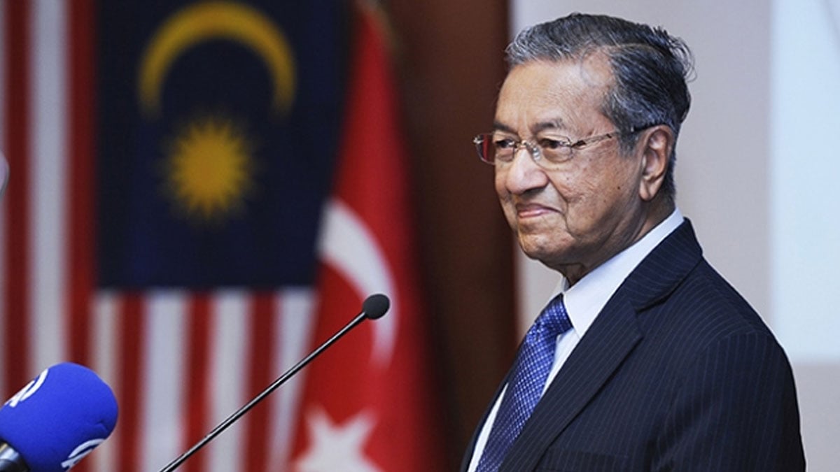 Malezya başbakanı istifa etti