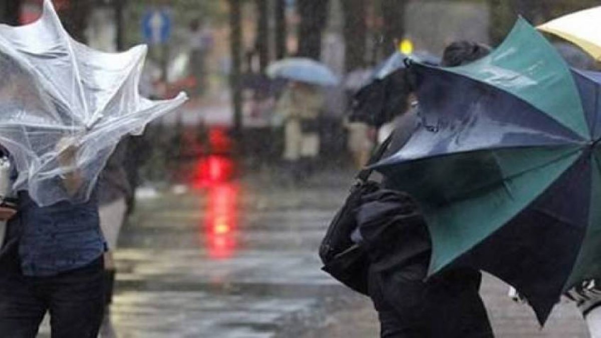 İstanbul'a sağanak yağış ve fırtına uyarısı