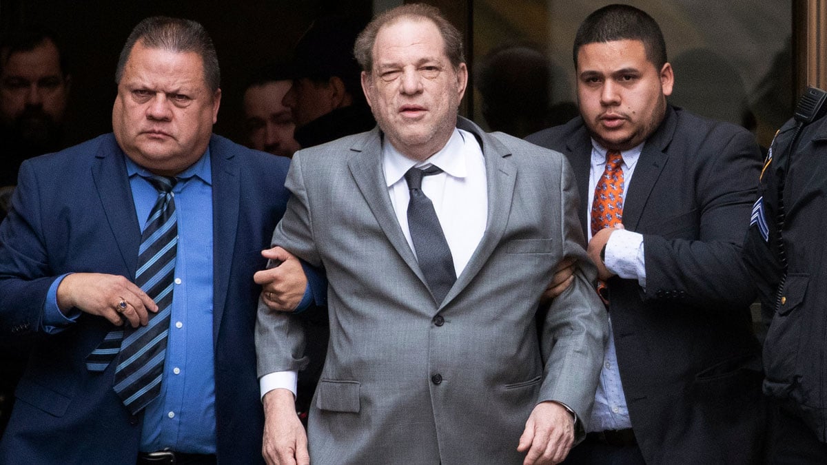 Film yapımcısı Weinstein, üçüncü derece tecavüzden suçlu bulundu