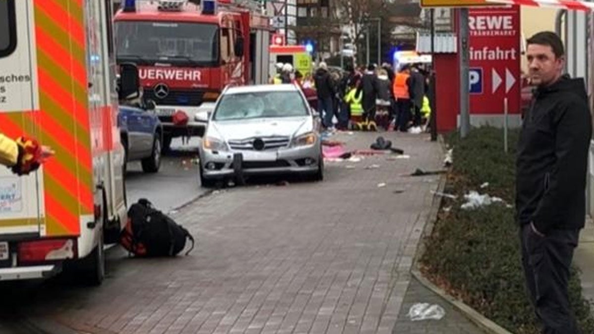 Almanya'da karnaval yürüyüşüne saldırı: Çok sayıda yaralı var