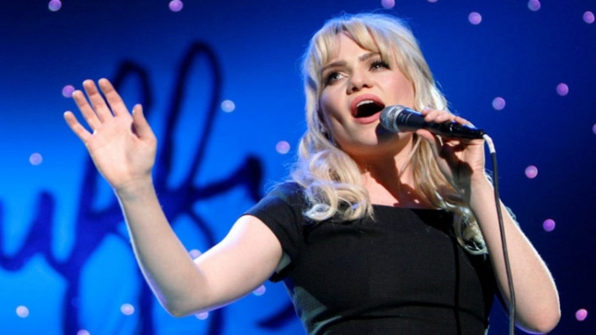 Grammy ödüllü ünlü şarkıcı tecavüze uğradığını açıkladı