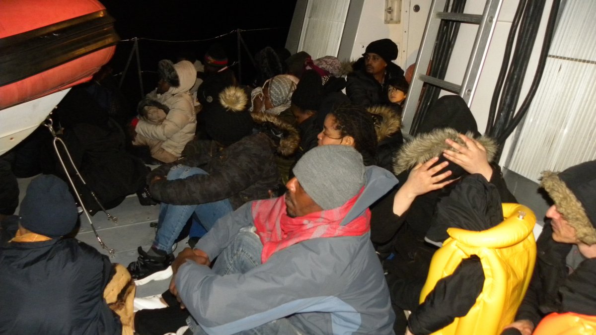 İzmir’de 98 kaçak göçmen yakalandı
