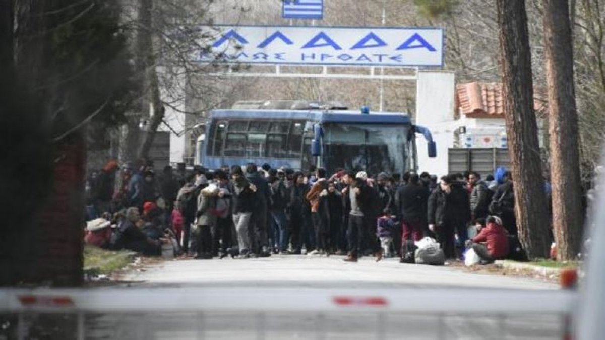 Yunanistan'dan Türkiye'ye: Ankara insan kaçakçısı durumuna düşmüştür
