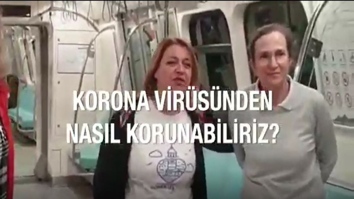 Gönüllü doktorlar İstanbul Metrosu'nda 'coronavirüs' salgınından korunma yöntemlerini gösterdi