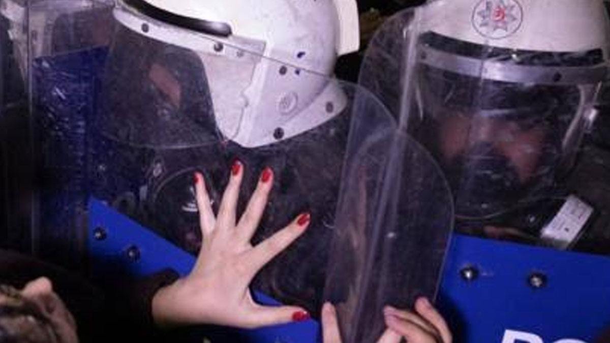 8 Mart Feminist Yürüyüşü'ne polis müdahalesi: 24 gözaltı