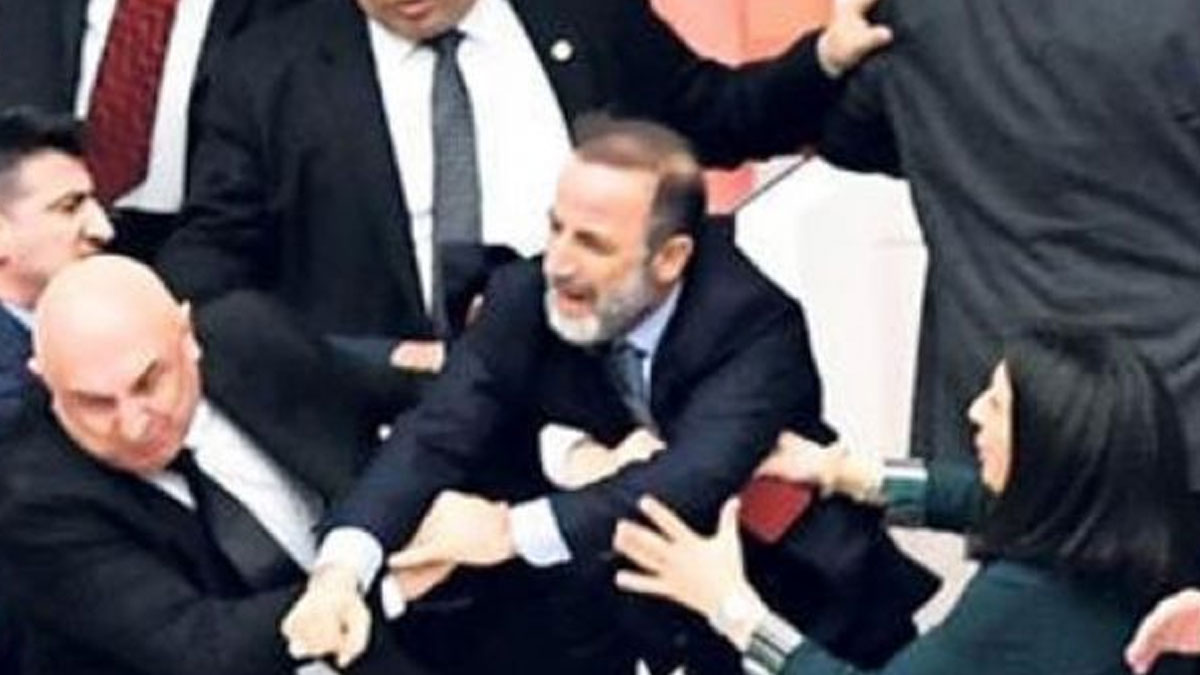 AKP'li vekilden Engin Özkoç'a tehdit: Dışarıda çeker vururlardı, Meclis'ten bir yerlerinin kırılarak çıkması lazımdı