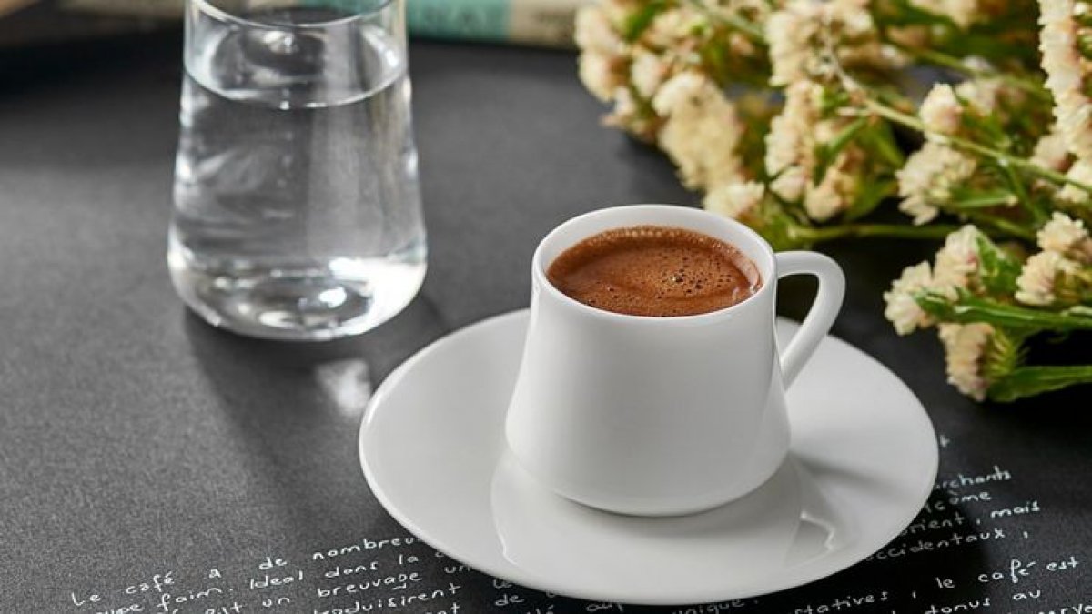 Krizin vurduğu insanın lüksü 'Türk kahvesi'