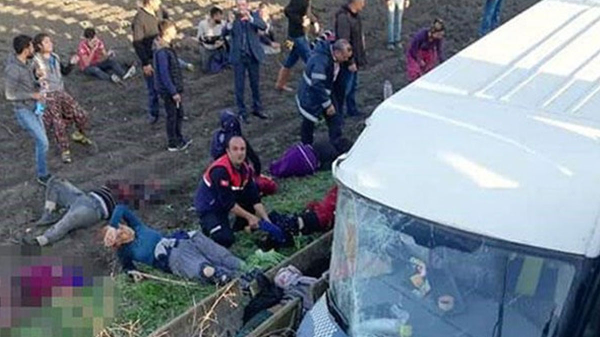 Tarım işçilerini taşıyan araç devrildi: Üç kişi yaşamını yitirdi
