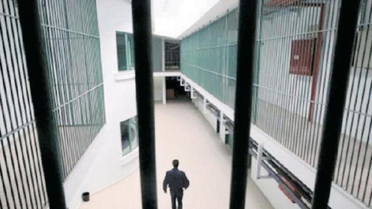 Buca Cezaevi'nde 64 tutuklu ve hükümlünün coronavirüs testi pozitif çıktı