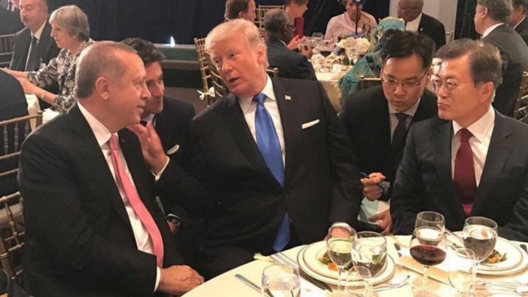 Erdoğan ve Trump'ın yemekte sıcak sohbeti