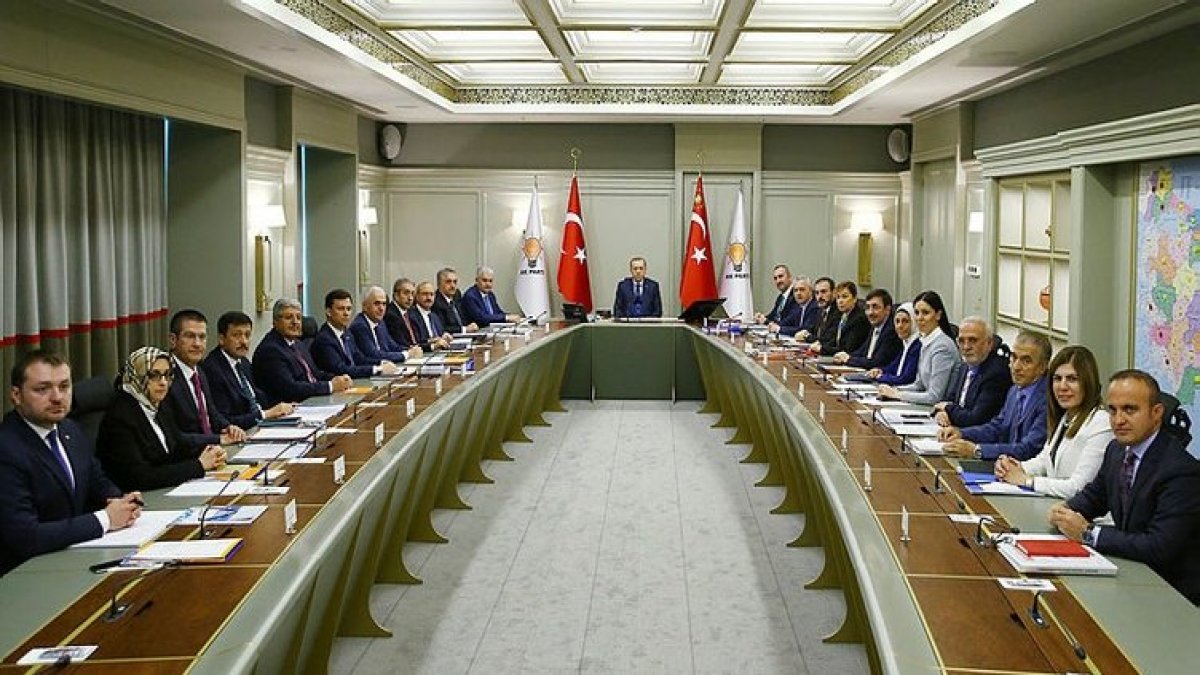 AKP, MYK ve MKYK toplantılarını coronavirüs sebebiyle erteledi