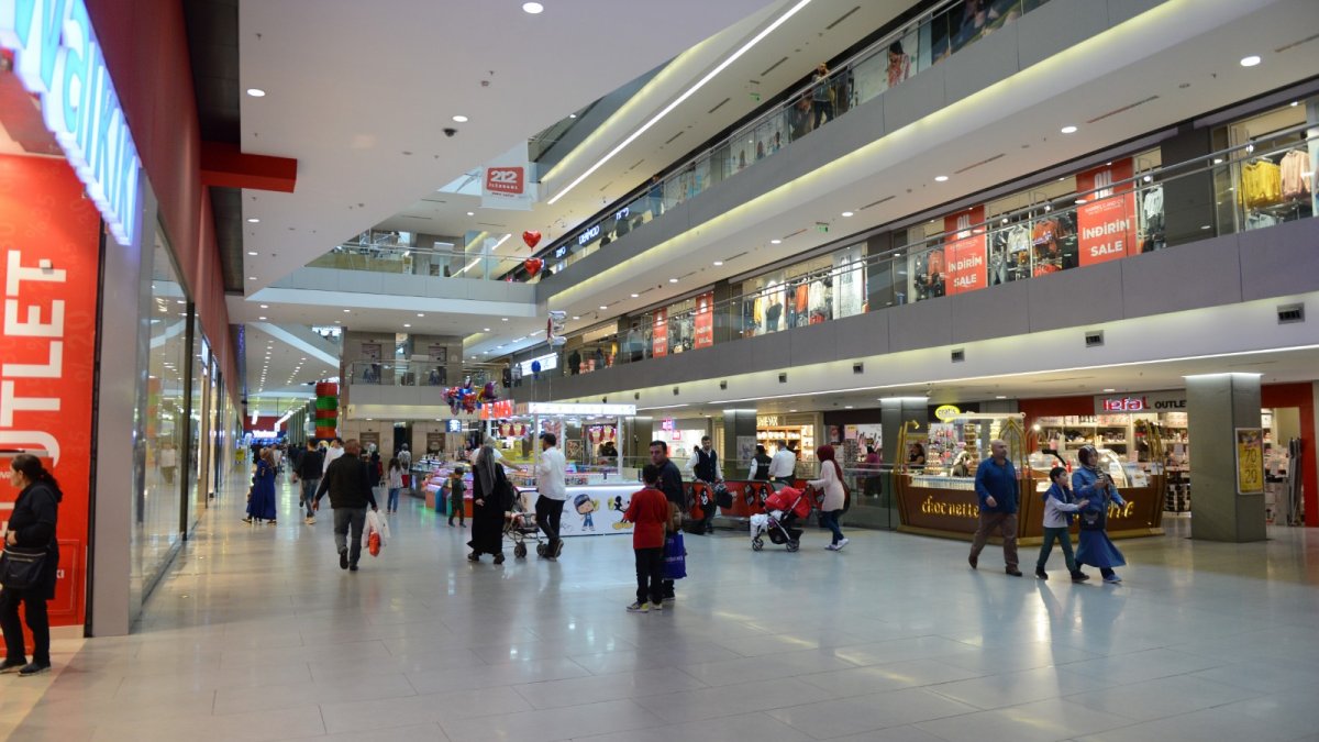 Mağazalarını kapatan markalara bir yenisi daha eklendi