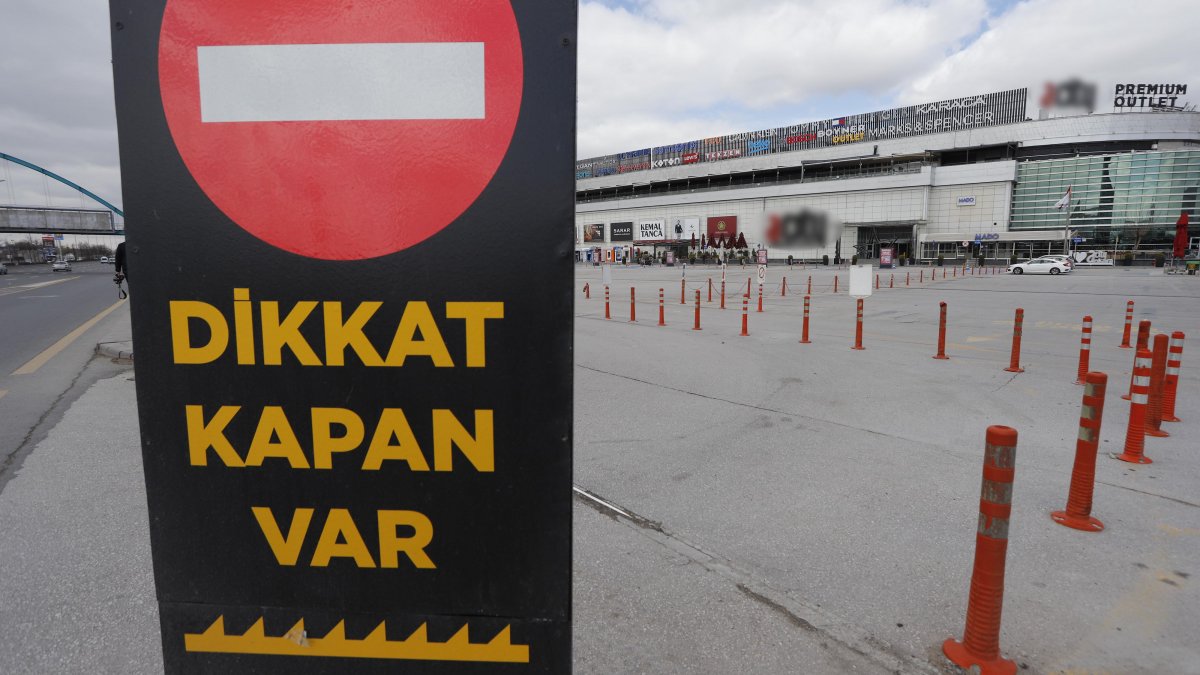 Ankara'da bazı AVM'ler, coronavirüs tedbiri için kapatıldı