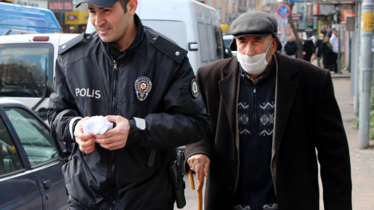 İstanbul'da emekli maaşını çeken yaşlı adam gasp edildi
