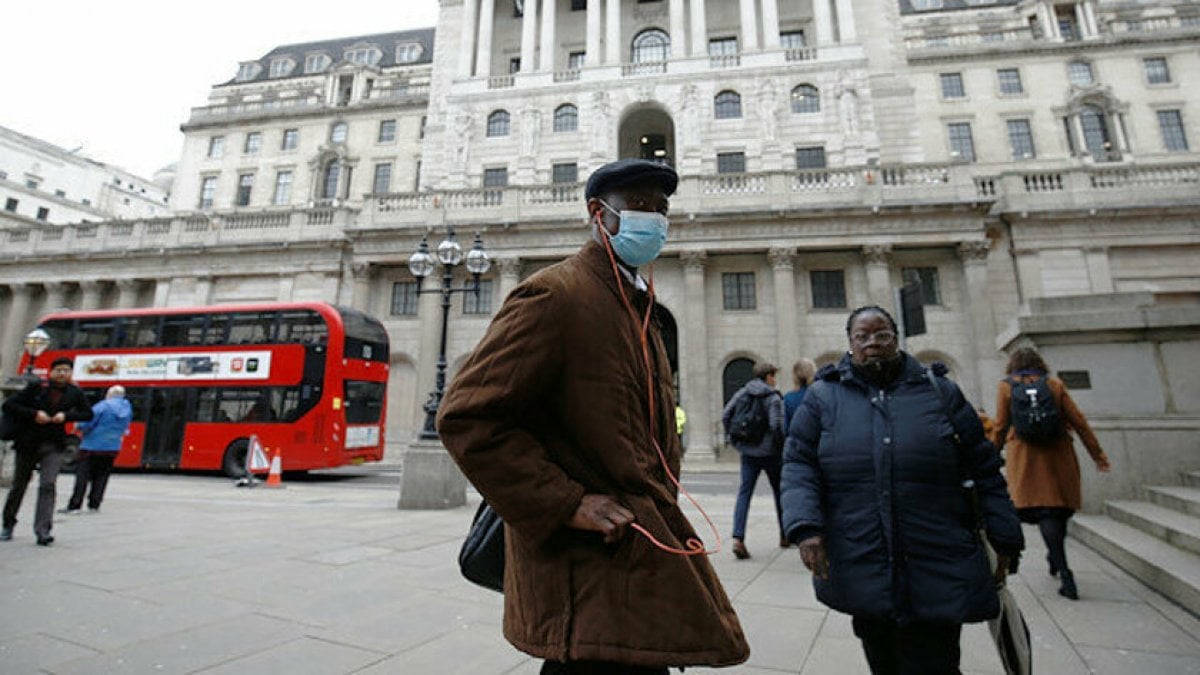 Londra'da 18 yaşındaki bir genç coronavirüs sebebiyle hayatını kaybetti