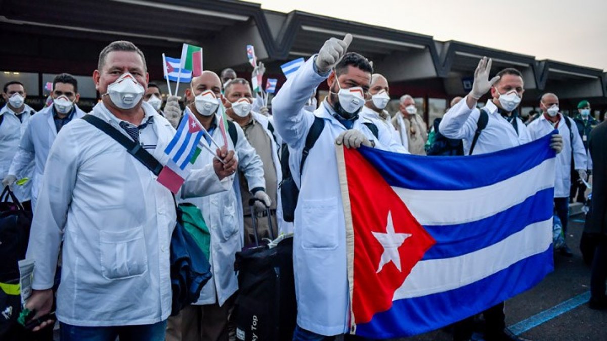 İtalya'ya giden Kübalı doktor: İtalya hükümetinin ve bölgenin sağlık otoritelerinin tamamen emrine amadeyiz