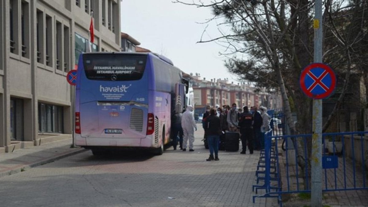 Uçuş yasağı olan ülkelerden Türkiye'ye getirilen vatandaşlar Sakarya'da karantinaya alındı