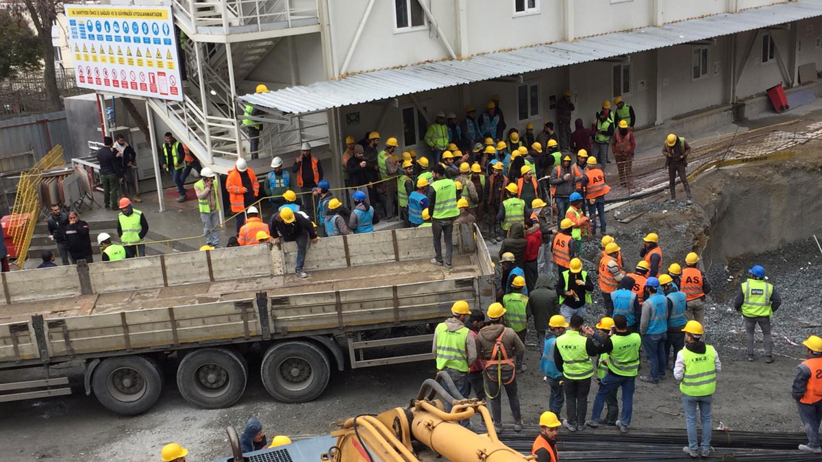 İstanbul'da inşaat işçilerine "Ya virüsten ya açlıktan öl" uygulaması: AKM işçileri iş bıraktı