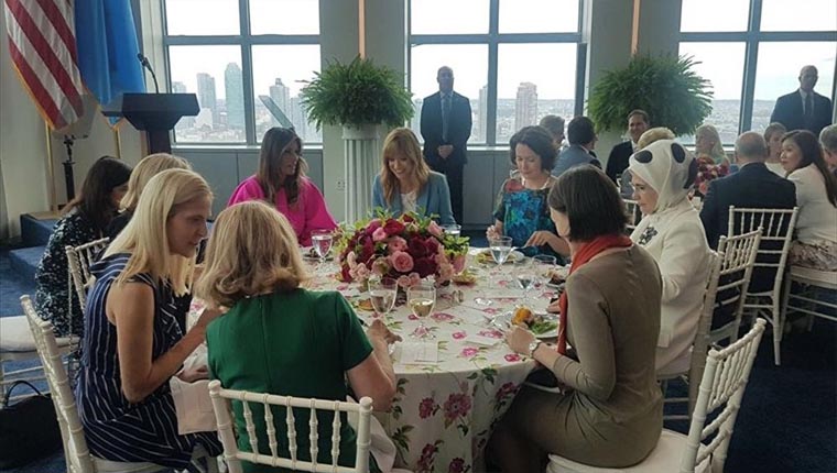 First Lady'ler Melania Trump'ın yemek davetinde buluştu