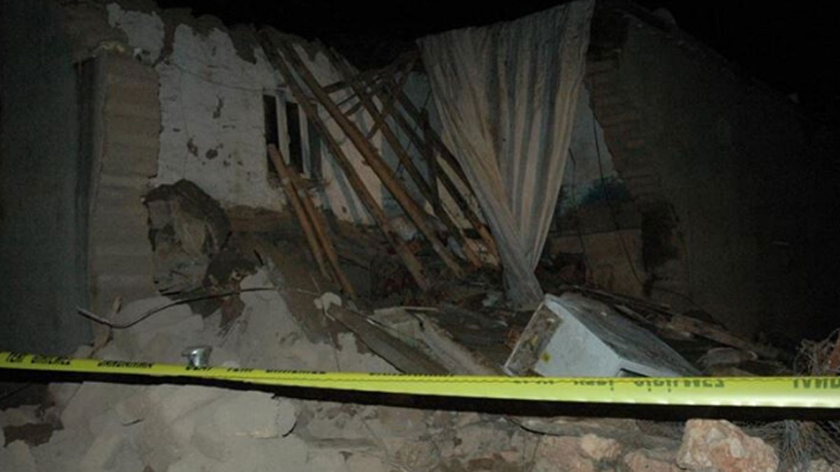 Diyarbakır'da kerpiç ev çöktü, iki çocuk yaşamını yitirdi