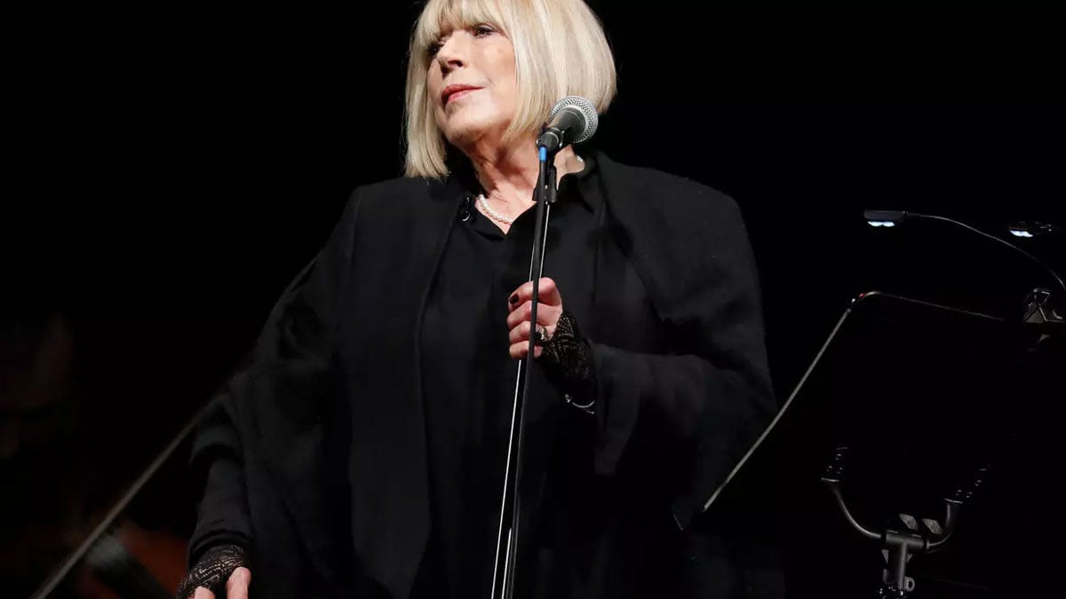 Dünyaca ünlü müzisyen Marianne Faithfull coronavirüs teşhisiyle hastaneye kaldırıldı