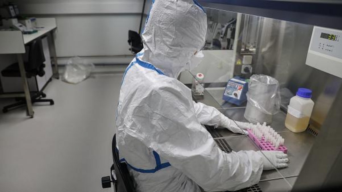 Ankara Üniversitesi'nden sevindirici haber: Sars-CoV-2 virüsü izole edildi