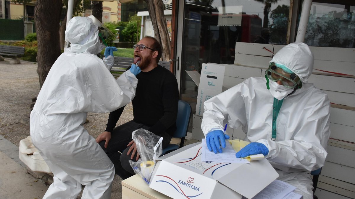 İzmir'de sokakta coronavirüs testi