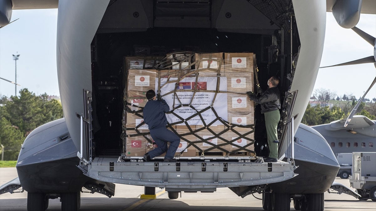 Türkiye'den Balkan ülkelerine tıbbi yardım taşıyan uçak havalandı