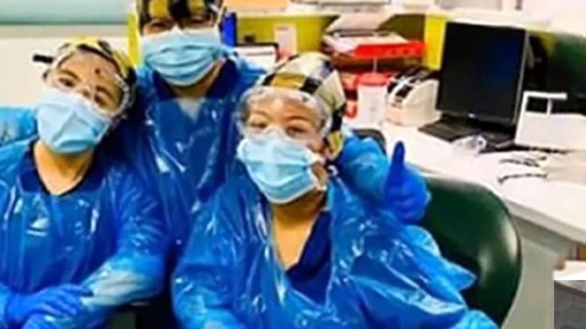İngiltere'de çöp torbası ile kendilerini koruyan 3 hemşire coronavirüse yakalandı