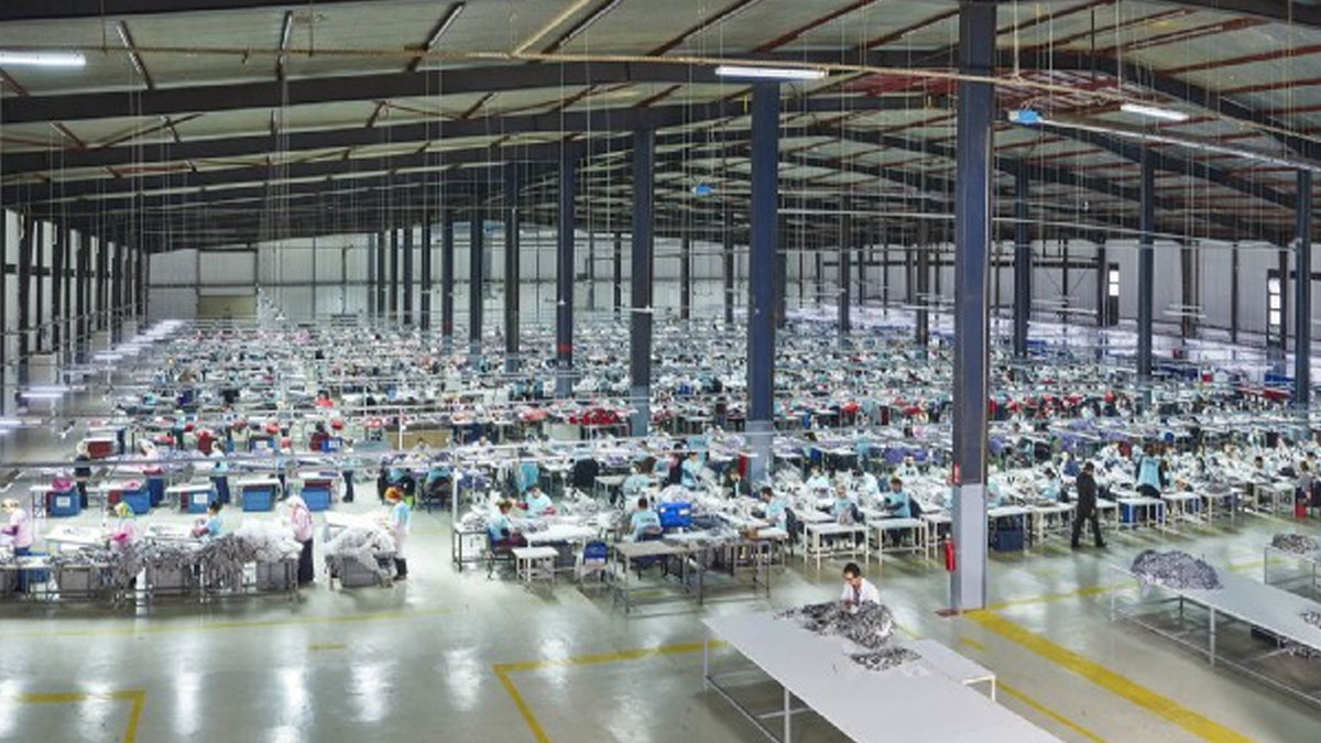 45 işçide coronavirüs tespit edilen Akar Tekstil'de üretim durduruldu