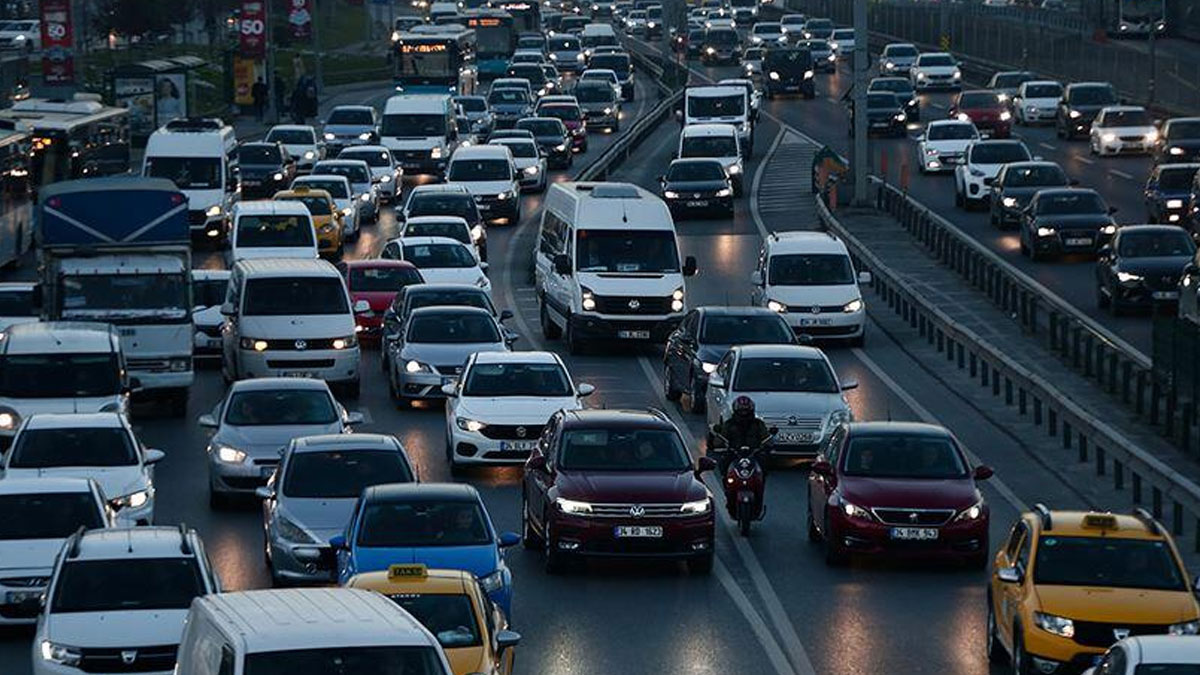 İstanbul'da uzun aradan sonra trafik yoğunluğu: İşte trafikte son durum