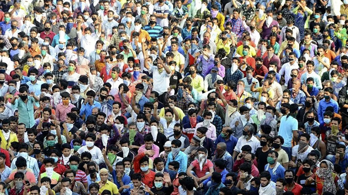 Hindistan'da 'sokağa çıkma yasağı' protestosu: Binlerce kişi eylem yaptı