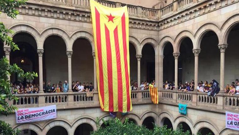 İspanya'da gerginlik... Öğrenciler Barselona Üniversitesini işgal etti!