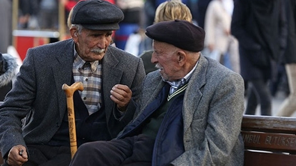 Sosyal medyada imza kampanyası: 65 yaş üstü yurttaşlar belli saatlerde sokağa çıkabilsin