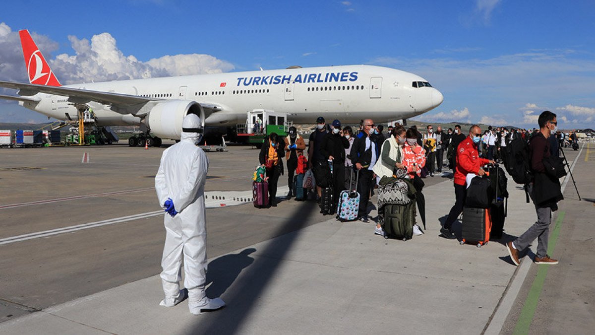 ABD'deki 346 Türk vatandaşı getirildi