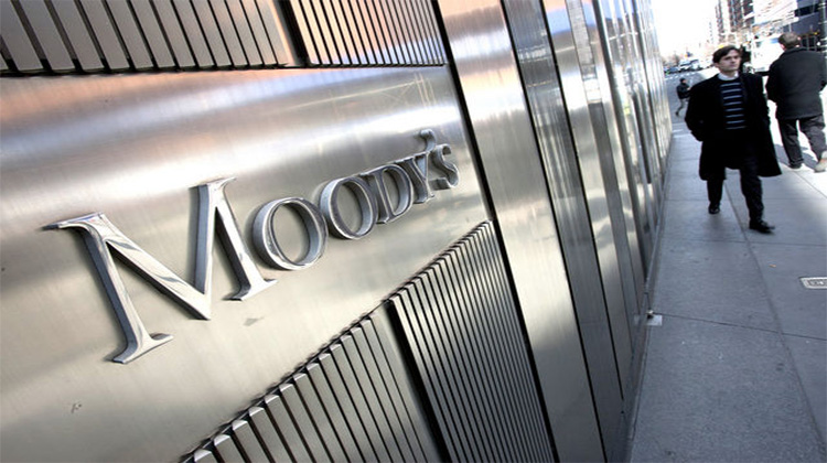 Kredi derecelendirme kuruluşu Moody's İngiltere'nin kredi notunu düşürdü