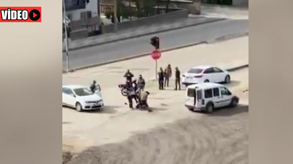 Ankara'da polis izledi, bekçi ekmek dağıtan fırıncıyı darp etti