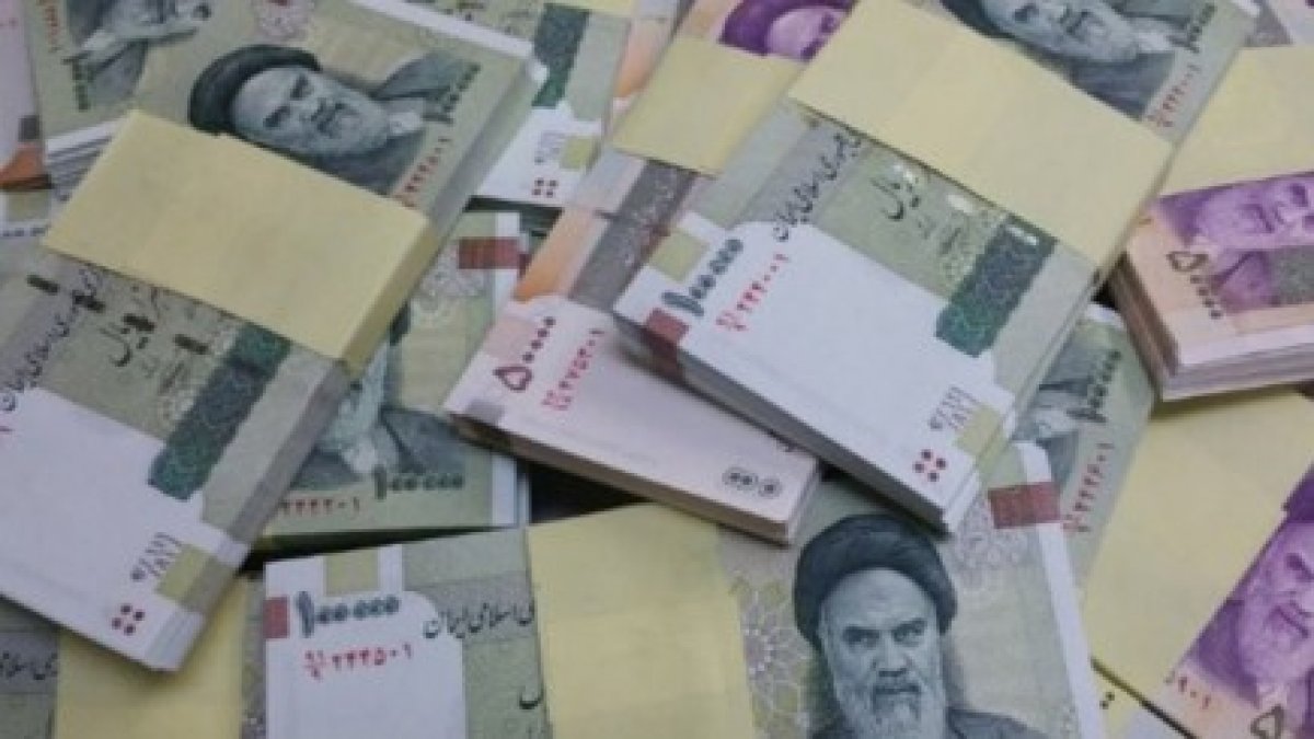 İran paradan dört sıfır attı