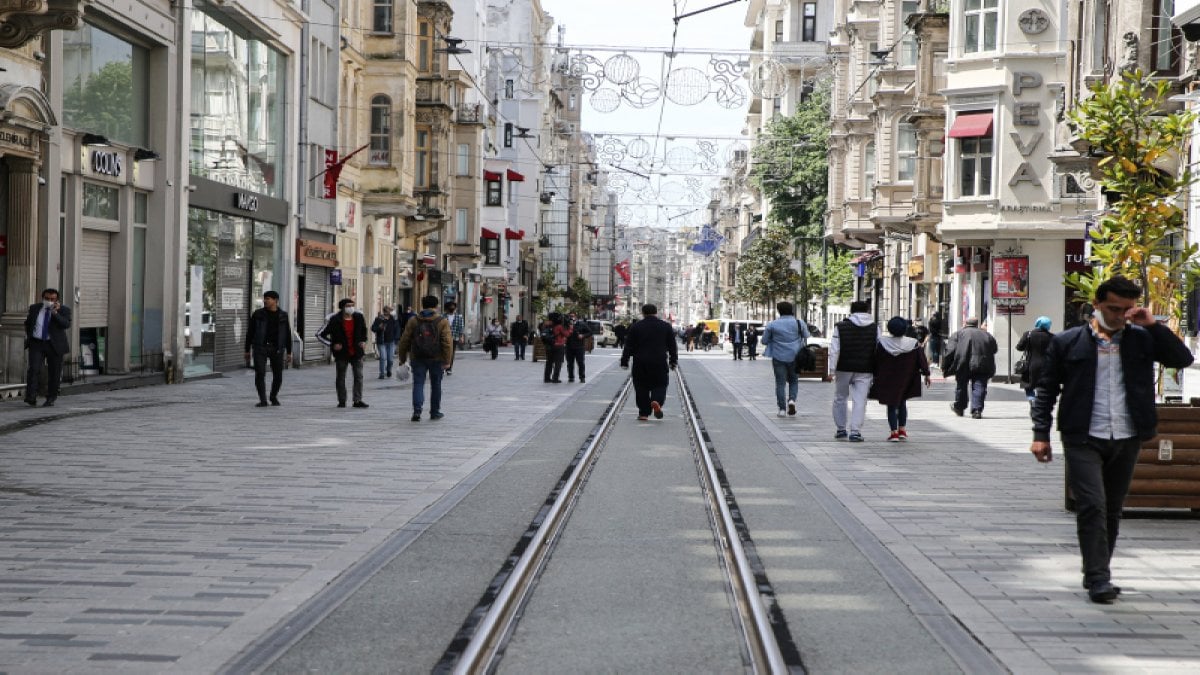 İstiklal Caddesi bugün de yoğun görüntülendi