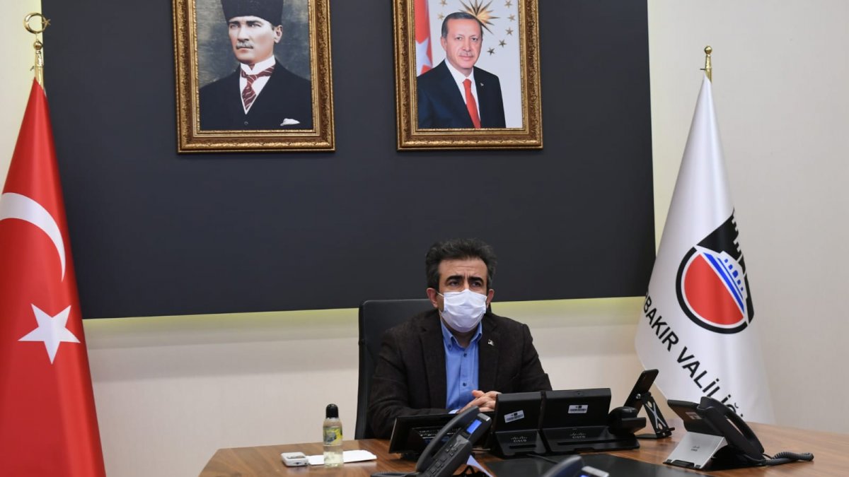 Kayyum Vali, AKP'nin toplantısına başkanlık etti